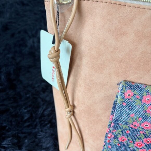 Lucky Brand Large Cosmetic Pouch - NWT - Picture 5 of 5